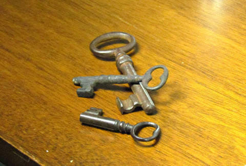 Vintage Metal Skeleton Keys Steampunk Accessory - Attic and Barn Treasures