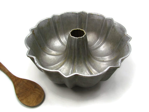 Authentic Vintage Bundt Fluted Tube Cake Pan by Northland Aluminum - Attic and Barn Treasures